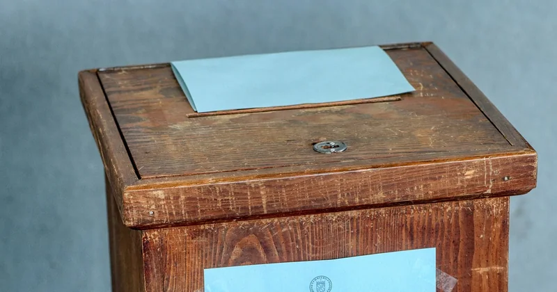 La classification par le degré de liberté : démocratie, autoritarisme, totalitarisme